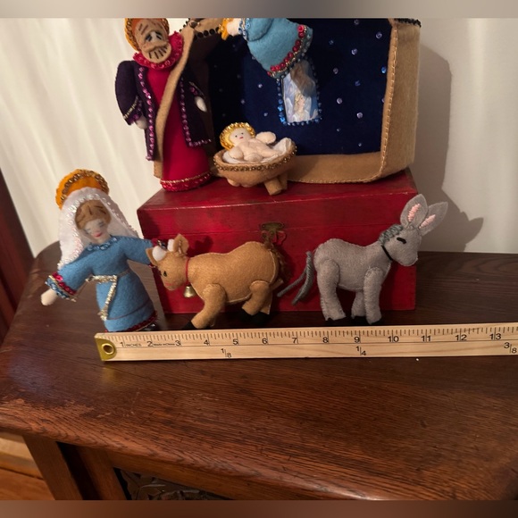 Bucilla Felt Nativity handmade - Picture 8 of 12